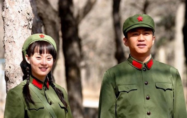 Con trai cặp đôi quyền lực và giàu có nhất nhì làng giải trí phải ngủ phòng khách suốt 1 năm - 1