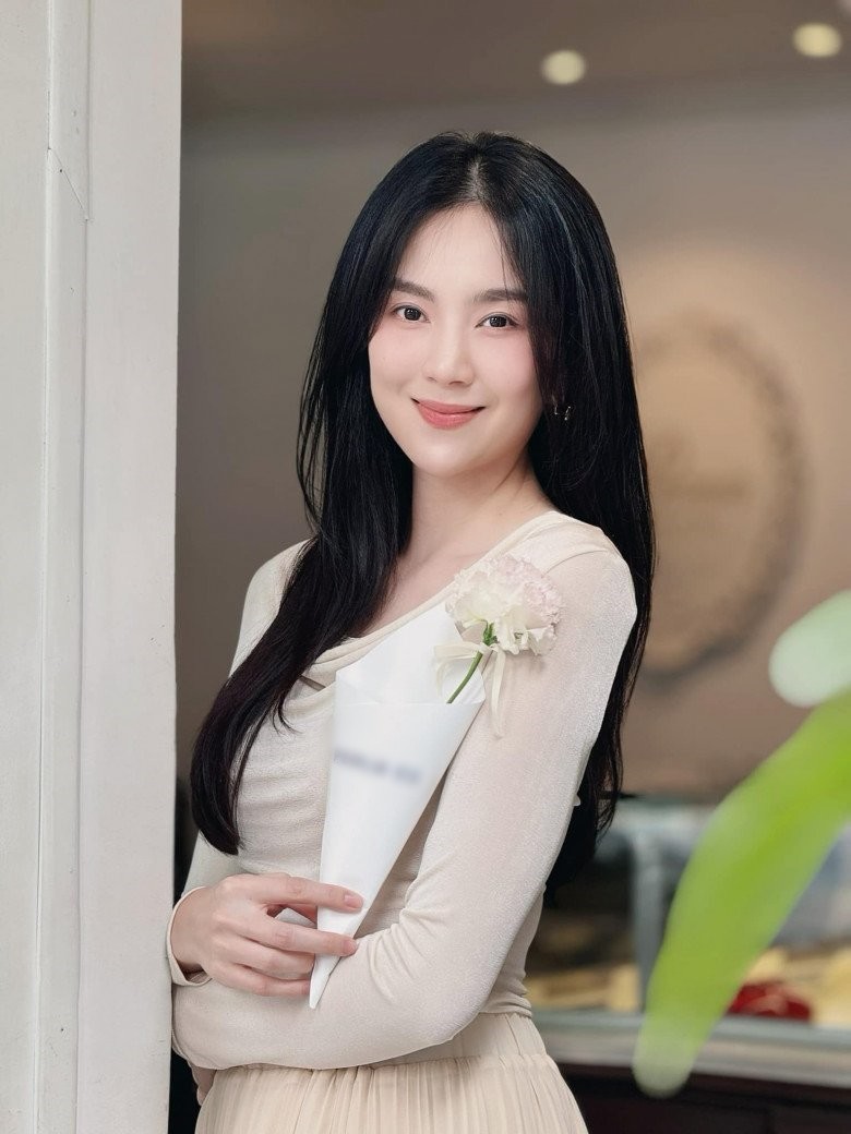 Có nhan sắc lẫn chiều cao, từ thời học sinh, sinh viên, Mai Ngọc đã là hotgirl nổi tiếng Hà Nội một thời.