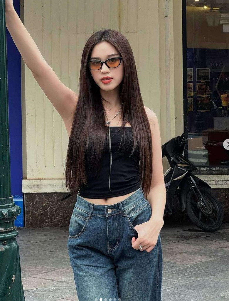 Cách mix trang phục cùng quần jeans đơn giản nhưng tôn dáng. 