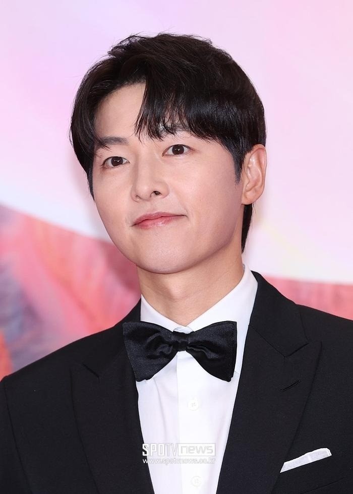 Song Joong Ki và gia đình anh liên tục khiến Song Hye Kyo thêm áp lực sau ly hôn.