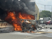 Tin tức - Xe container gây tai nạn rồi bốc cháy, 10 người bị thương ở Bình Phước