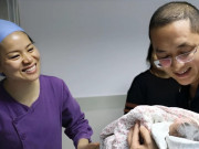 Bà bầu - Theo quan niệm dân gian, tại sao người bế em bé đầu tiên sau khi sinh rất quan trọng?