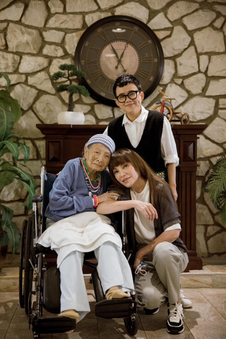 Sao Việt 24h: MC Cát Tường tiết lộ mẹ bệnh nhưng amp;#34;bướngamp;#34;, Ốc Thanh Vân ở trời Tây nhớ mẹ đẻ và mẹ chồng - 11