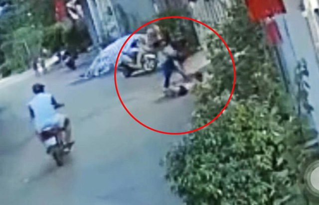 Hành động của bà Lợi khiến dư luận bất bình.