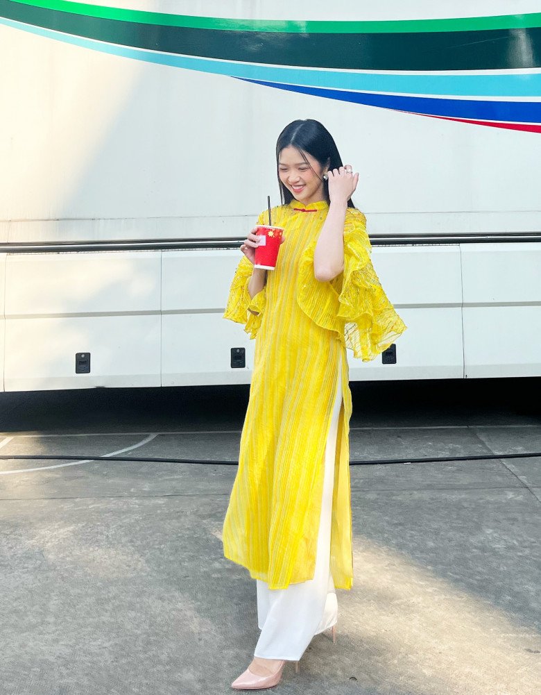 Chân dung cô gái Việt sang Trung Quốc diện áo dài, khoe nét đẹp xinh như mộng khiến ai cũng ngước nhìn - 6