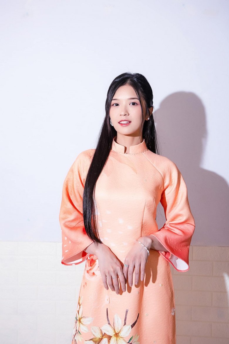 Chân dung cô gái Việt sang Trung Quốc diện áo dài, khoe nét đẹp xinh như mộng khiến ai cũng ngước nhìn - 5