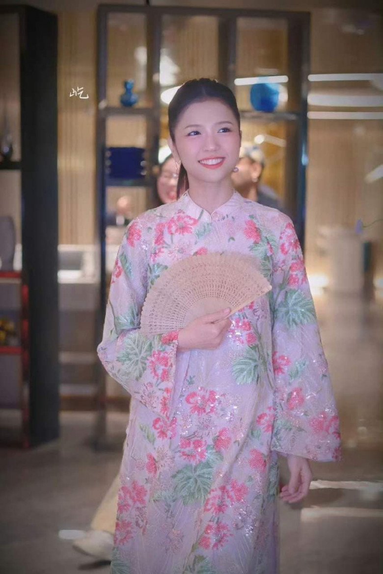 Chân dung cô gái Việt sang Trung Quốc diện áo dài, khoe nét đẹp xinh như mộng khiến ai cũng ngước nhìn - 2