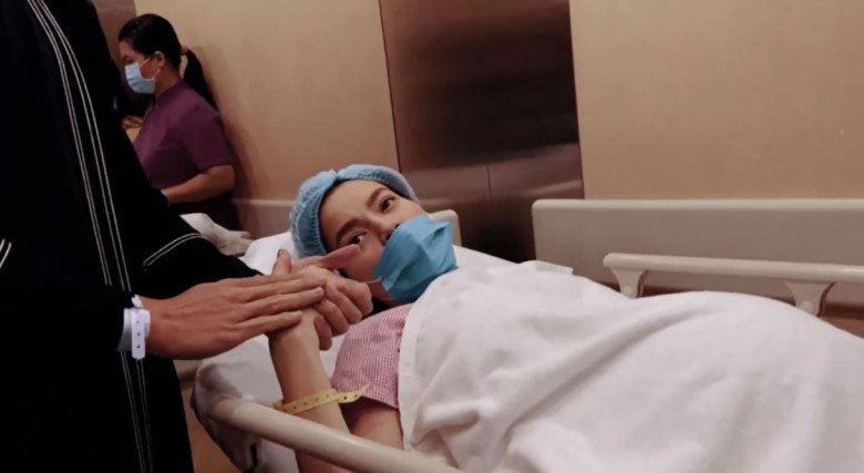 Kim Lý luôn đồng hành cùng Hồ Ngọc Hà khi vượt cạn.