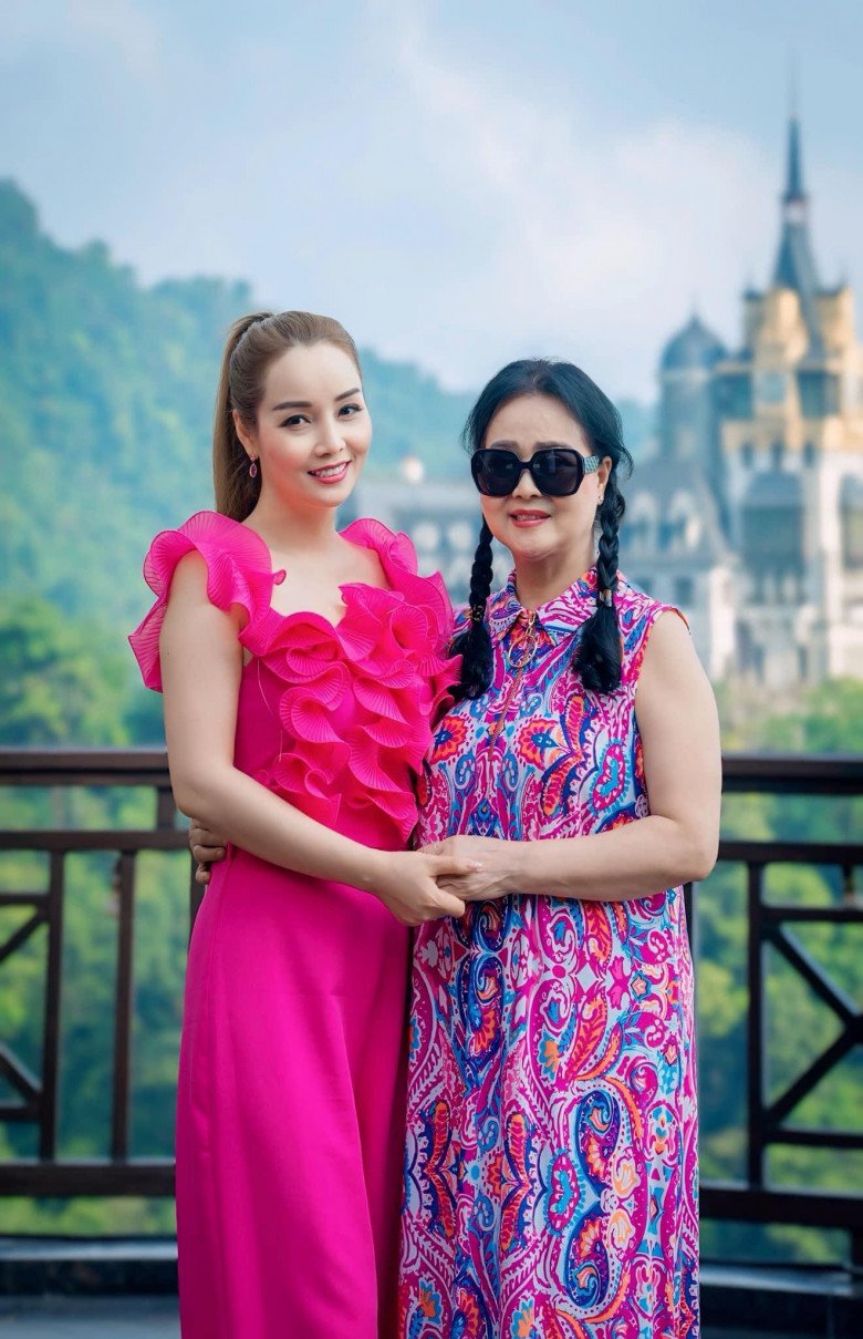 Sao Việt 24h: Lộ cảnh Thương Tín phải chống gậy và bước đi không vững ở quê làm dân tình xót xa - 4