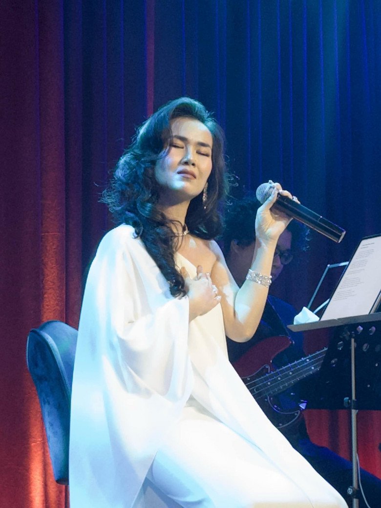 Sao Việt 24h: Lộ cảnh Thương Tín phải chống gậy và bước đi không vững ở quê làm dân tình xót xa - 10