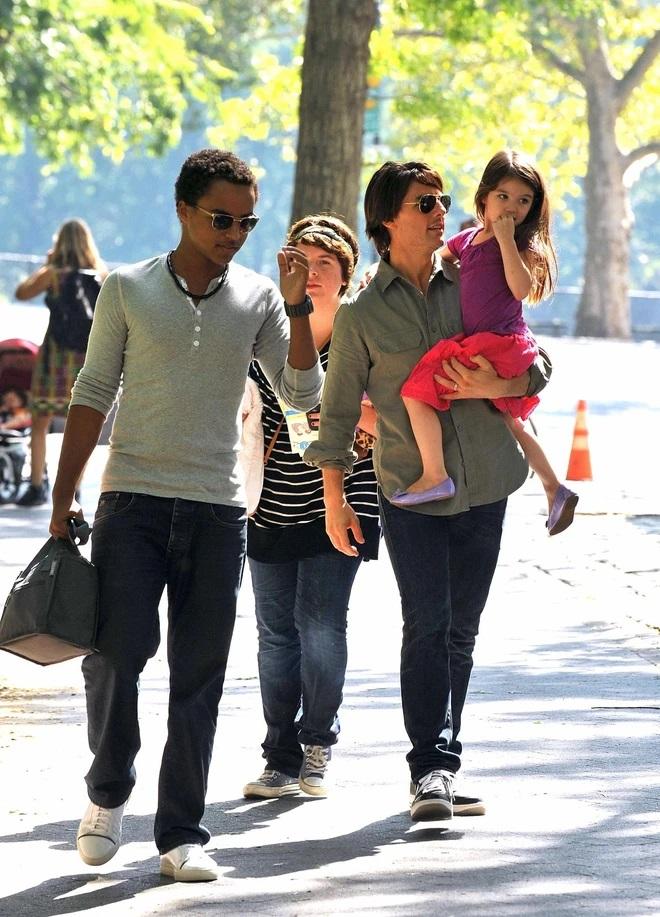 Initially, the two adopted children were quite close to Suri and his wife Katie Holmes.