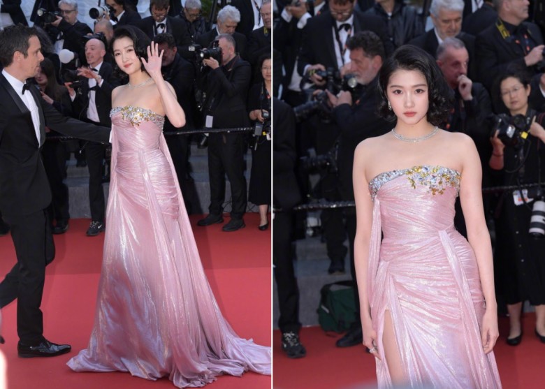 Quan Hiểu Đồng đầy thu hút trong bộ cánh Haute Couture của Elie Saab, ra mắt năm 2008. Ảnh: Weibo.