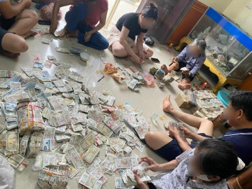 Thực hư chuyện cụ bà ăn xin ở Nam Định có 9 bao tiền, trải đầy trên sàn nhà