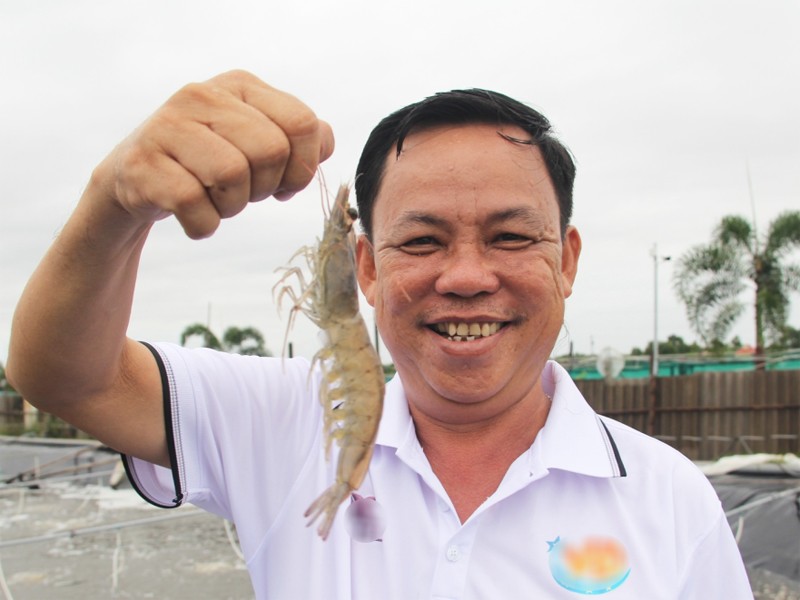 Ông Ngô Văn Đệ (ở xã Long Khánh, huyện Duyên Hải, tỉnh Trà Vinh) là tỷ phú nuôi tôm công nghệ cao. Theo đó, mô hình nuôi tôm công nghệ cao của gia đình ông Đệ cho doanh thu 140 tỷ đồng/năm. 
