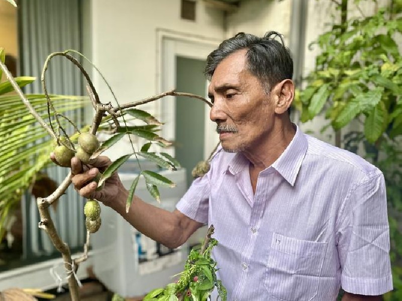 Những ngày vừa qua, cuộc sống của Thương Tín trở nên bấp bênh, chật vật hơn. Thỉnh thoảng, ông vẫn vào TP.HCM để đi hát kiếm tiền mưu sinh. Ở tuổi U70, sức khỏe nam nghệ sĩ sa sút, nhiều lần trải qua đột quỵ.
