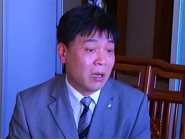 Ông Giao Vy Trọng đặt tên độc lạ cho con trai nhưng không ngờ cái tên này khiến cậu bé gặp rắc rối lớn vào năm 20 tuổi