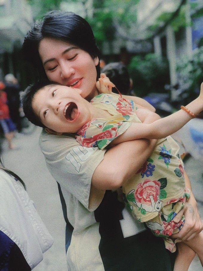 Sao Việt 24h: Thủy Tiên đăng văn bản của Bộ Công an, thề thốt bị lấy hết gia sản nếu amp;#34;ănamp;#34; 1 đồng - 3