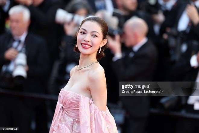 Cannes ngày ba: Người đẹp Thái Lan gây sốc với trang phục xuyên thấu lộ nội y - 16