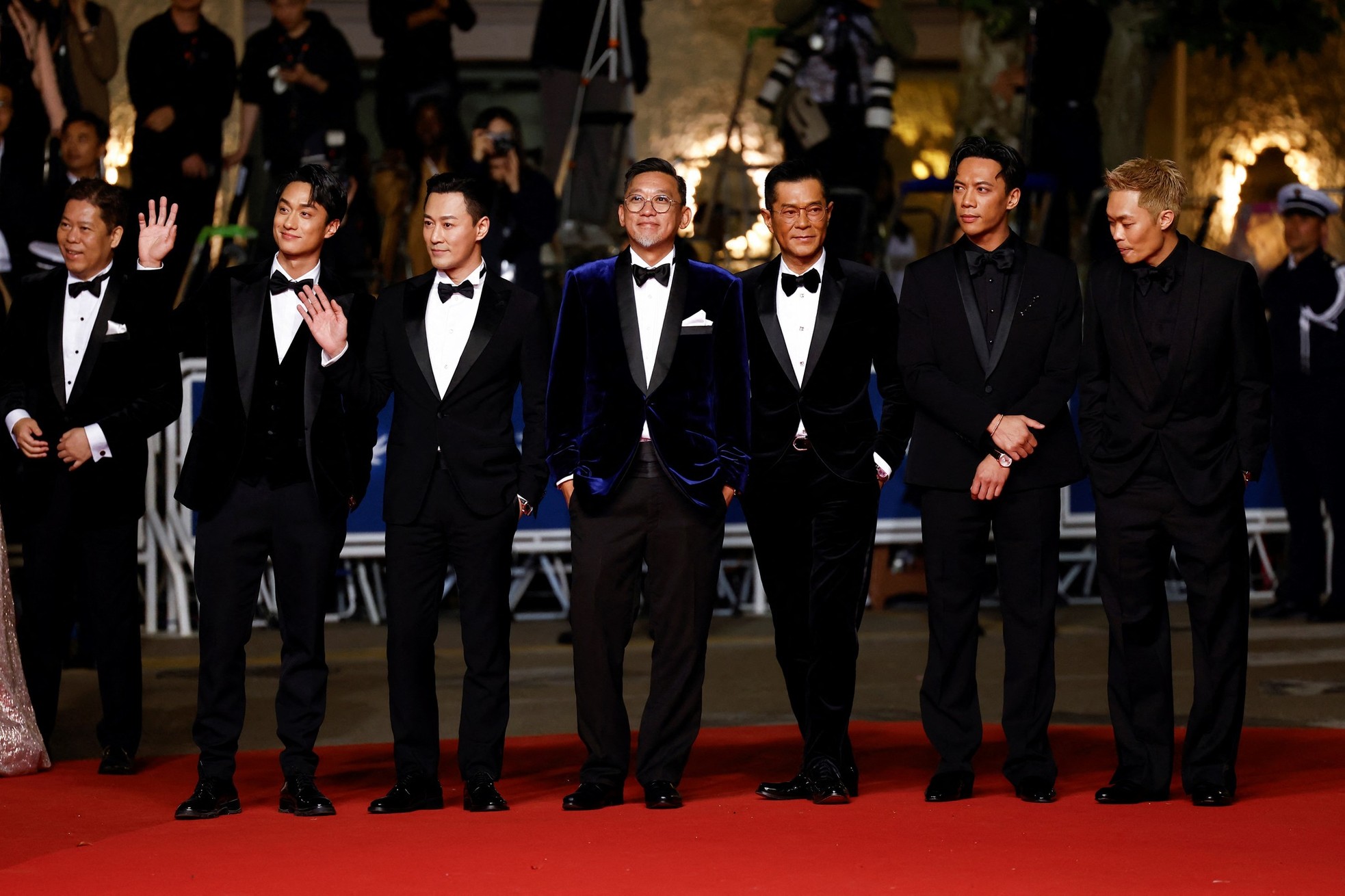 Cổ Thiên Lạc (thứ ba từ phải sang), Lâm Phong cùng dàn cast Cửu Long Thành Trại tại LHP Cannes 2024. Hiện, phim chiếu tại thị trường Trung Quốc.