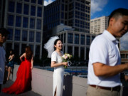 Yêu - Đám cưới siêu tối giản bùng nổ