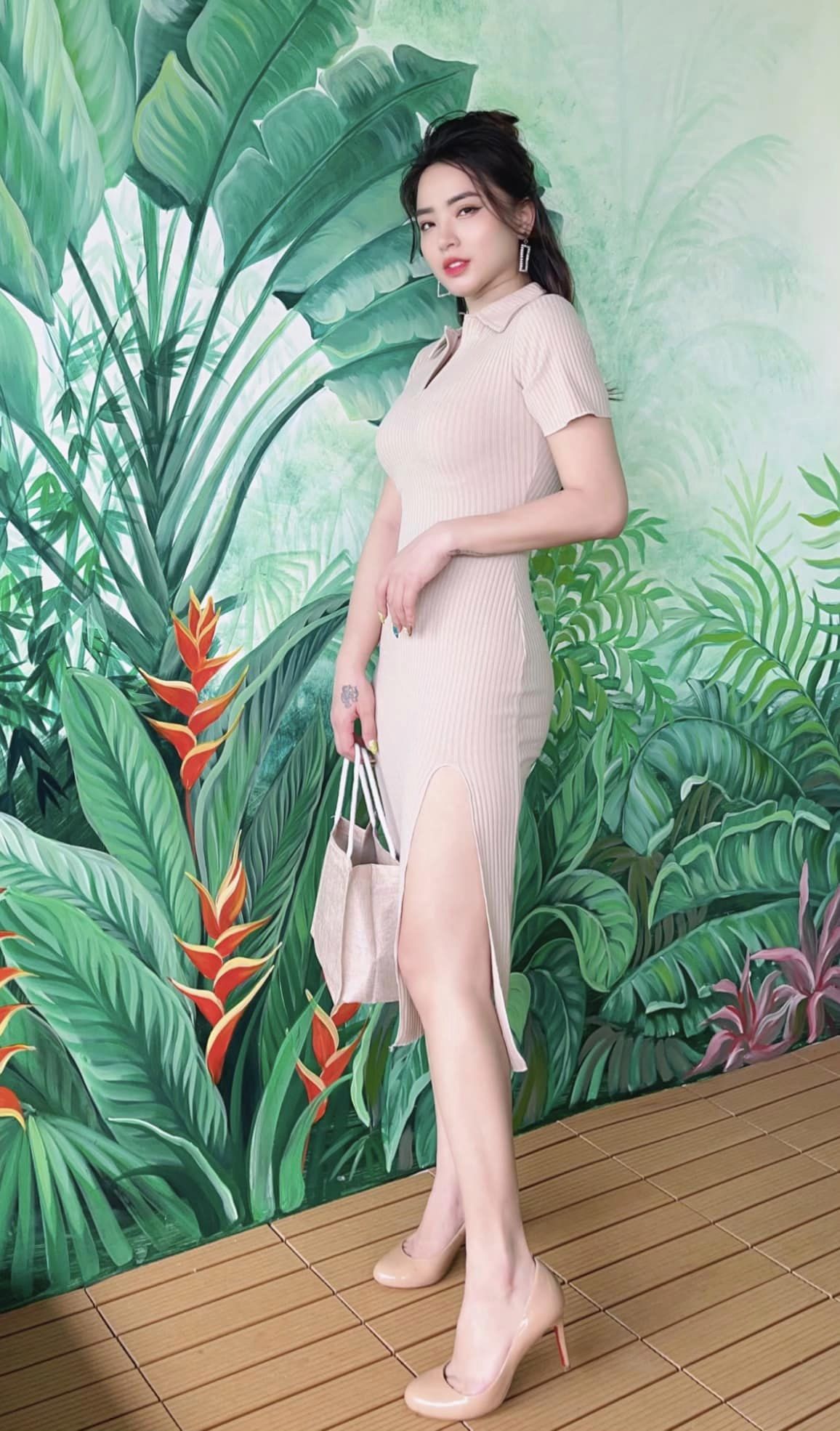Hải Băng gây ấn tượng với vòng eo “con kiến” sau sinh.