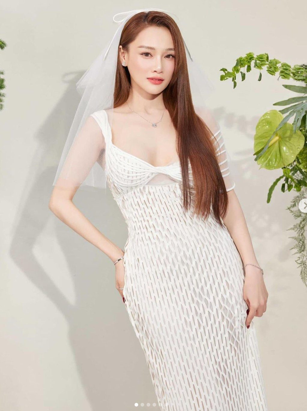 Cô nàng chia sẻ bản thân bị áp lực cân nặng. 