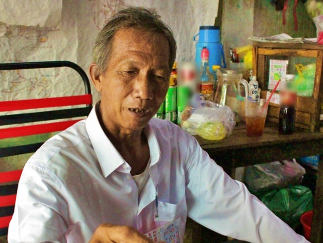 Người đàn ông này sống trong căn nhà lụp xụp, không điện, không nước...