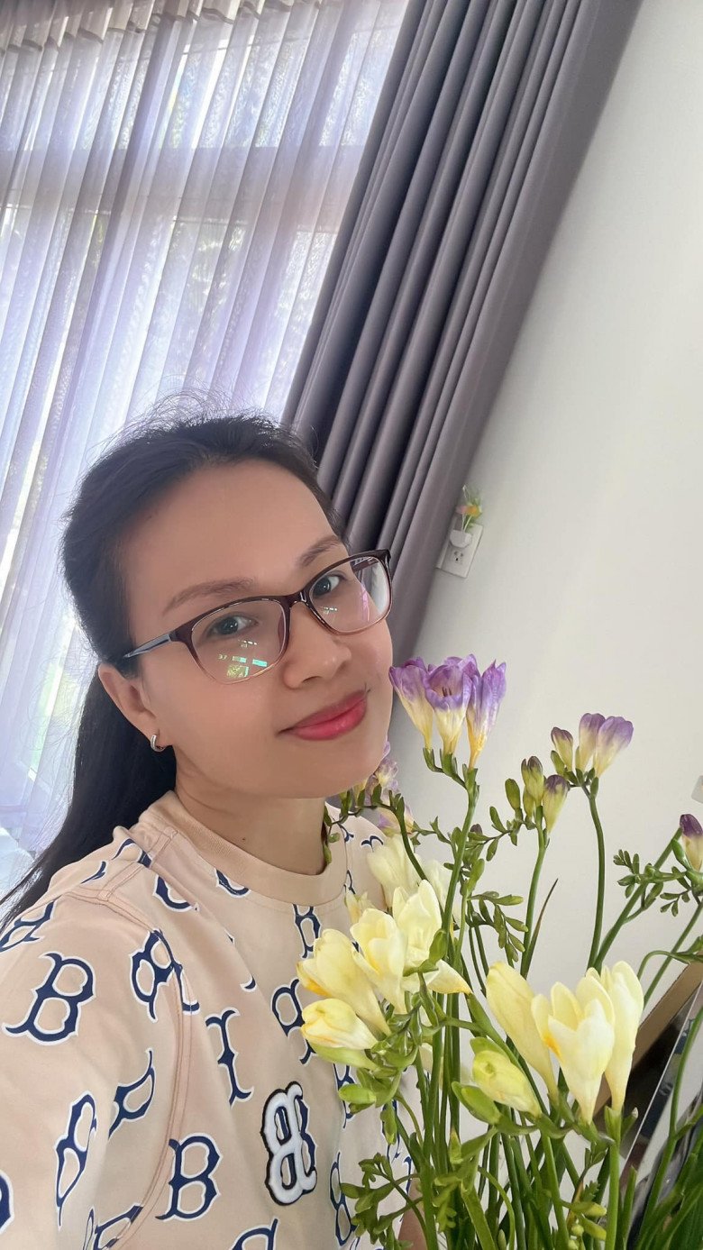 2 em gái đều lấy chồng giàu ở Mỹ, Cẩm Ly hiện sống ra sao sau biến cố bị bệnh ảnh hưởng giọng hát? - 8