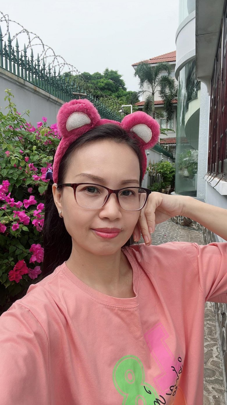 2 em gái đều lấy chồng giàu ở Mỹ, Cẩm Ly hiện sống ra sao sau biến cố bị bệnh ảnh hưởng giọng hát? - 7