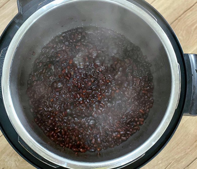 Cách nấu chè đỗ đen đơn giản mà ngon, hạt bùi không sượng, thanh mát giải khát ngày hè - 4
