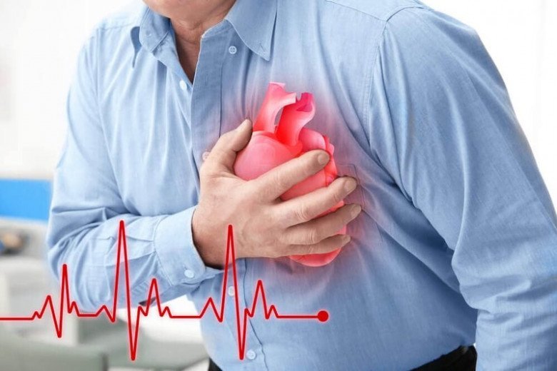 Đau ngực là dấu hiệu điển hình cảnh báo bị nhồi máu cơ tim. Ảnh minh họa. 