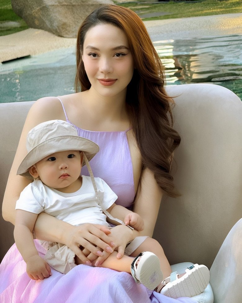 Minh Hằng lập tài khoản mạng xã hội cho con trai.