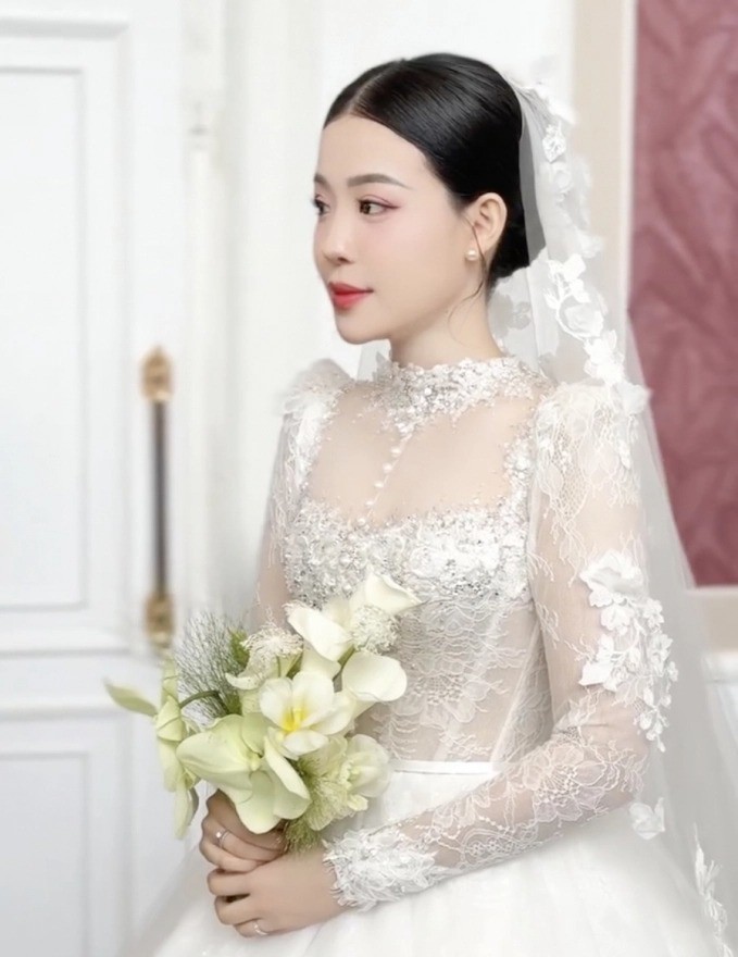 Cận cảnh visual bừng sáng của cô dâu Kiều Oanh. 