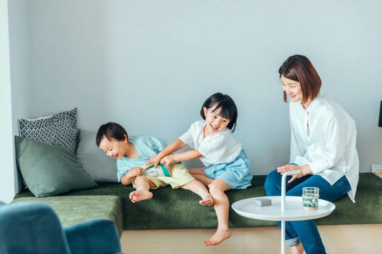Bố mẹ cần giúp con thay đổi tâm lý xem bản thân là trung tâm (Ảnh minh hoạ).