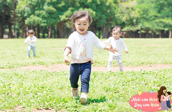 Đối với trẻ hiếu động, bố mẹ nên tập trung vào những cải tiến những việc nhỏ.