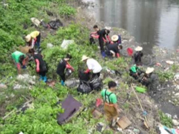 Biệt đội Hà Nội xanh giải cứu những con sông ô nhiễm