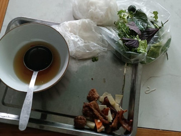 Nhìn bữa sáng mẹ chồng để phần khiến con dâu ức trào nước mắt, dư luận tranh cãi gay gắt: “Đừng suy diễn quá!”