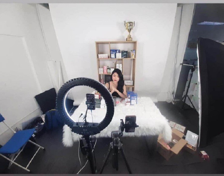 Công việc livestream chuyên nghiệp cũng giúp nhiều bạn mang về thu nhập 8 chữ số/tháng, dù rất áp lực
