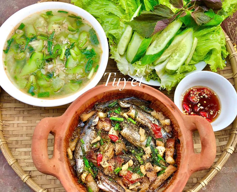 Dưới đây là những mâm cơm dân dã, giản dị nhưng vô cùng ngon miệng và mang hơi thở của ẩm thực miền Tây, các bạn có thể tham khảo nhé:
