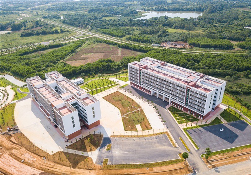 Đại học Quốc gia Hà Nội (cơ sở Hòa Lạc) có diện tích sử dụng đất khoảng 1.113,7 ha, được quy hoạch trở thành khu đô thị đại học thông minh, hiện đại, phát triển xanh và bền vững.
