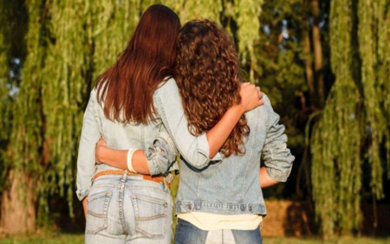 Tác động từ việc giáo dục sẽ khiến trẻ dễ lệch lạc giới tính. Ảnh minh họa. 