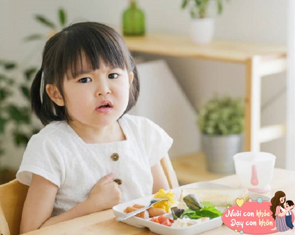 Trẻ thiếu kẽm thường chán ăn, ăn không ngon.