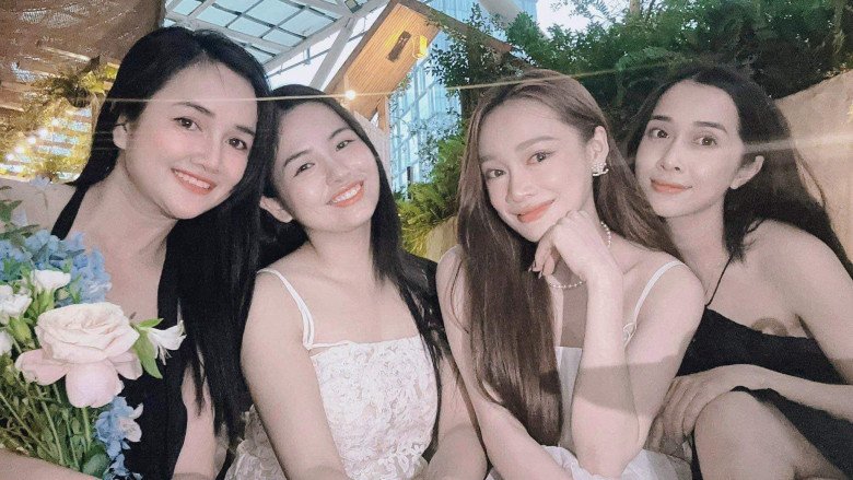 Sao Việt 24h: Nam Em bày sạp quần áo, bạn trai đi bán thịt lợn mưu sinh tại Đà Lạt sau drama - 9