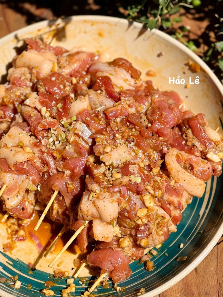 Cách làm bún thịt nướng đơn giản, thơm lừng ngon miệng chẳng cần ăn cơm của mẹ đảm Bình Dương - 4