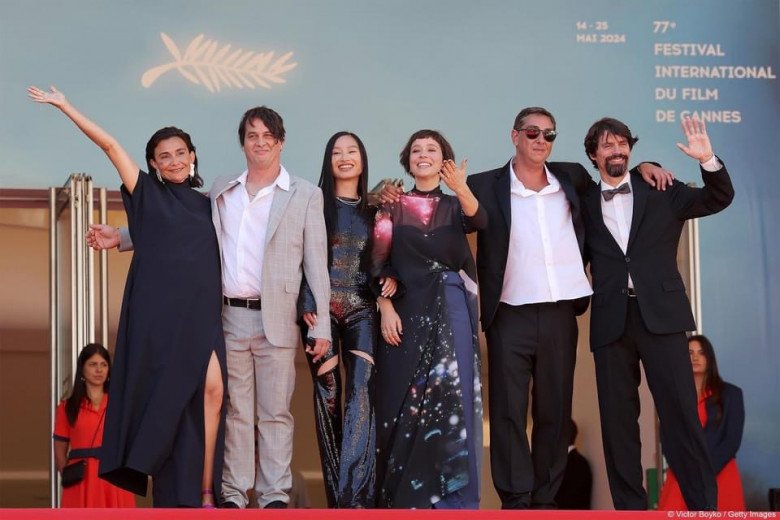 Không váy áo lộng lẫy hay mặc "ố dề" trên thảm đỏ, mỹ nhân gốc Việt vẫn được "săn đón" tại LHP Cannes - 2