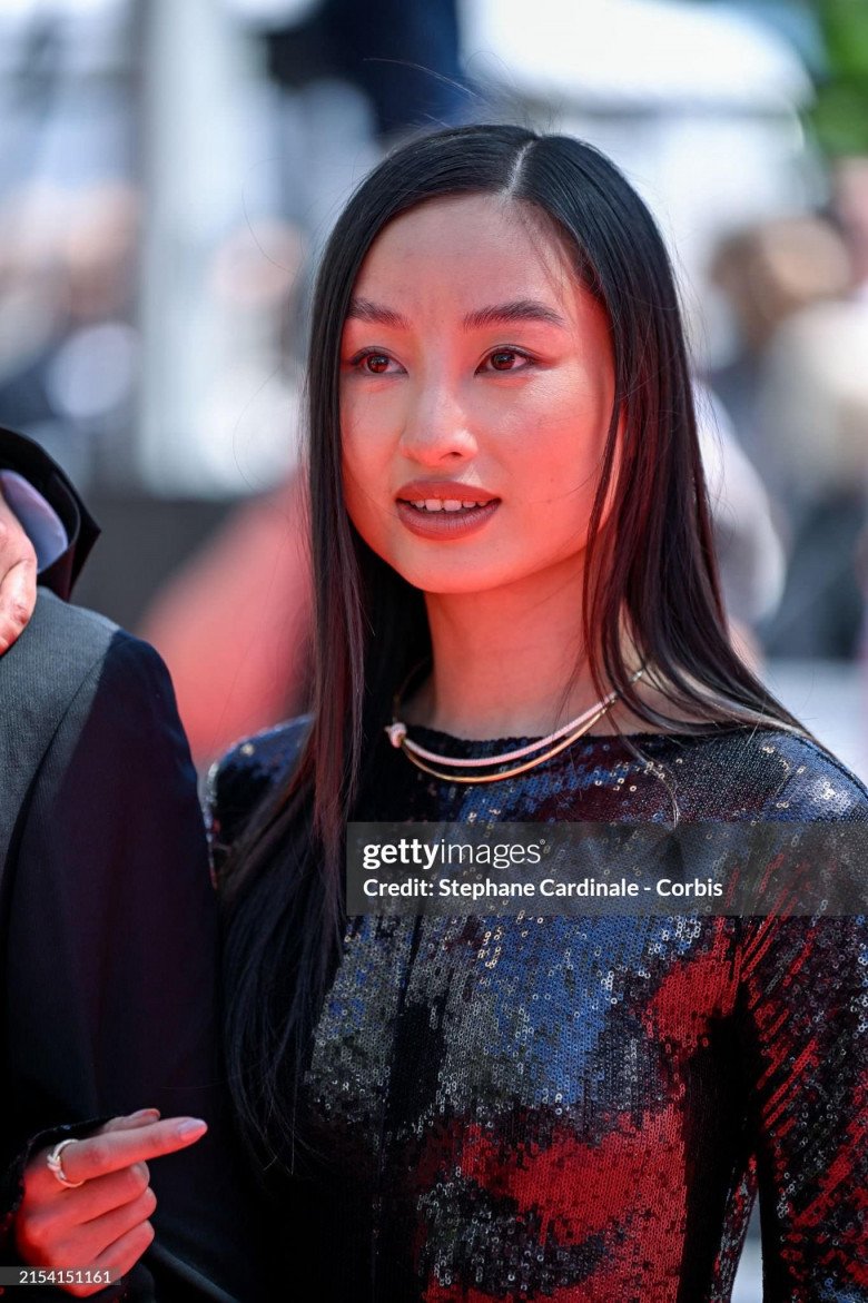 Không váy áo lộng lẫy hay mặc "ố dề" trên thảm đỏ, mỹ nhân gốc Việt vẫn được "săn đón" tại LHP Cannes - 3