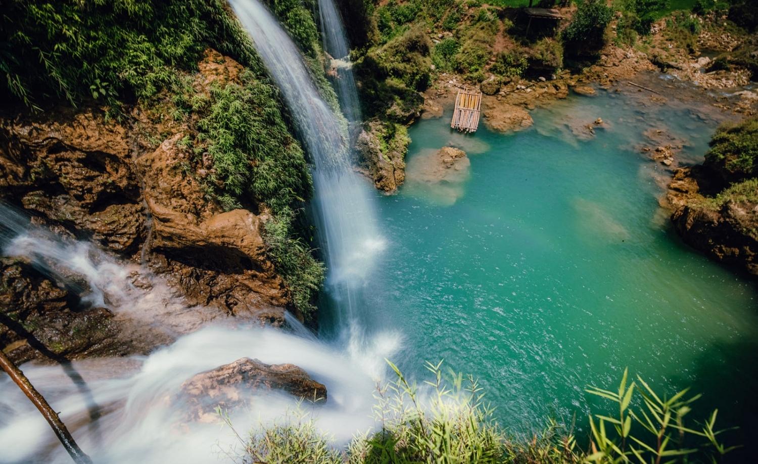 Chiềng Khoa Waterfall Scenery