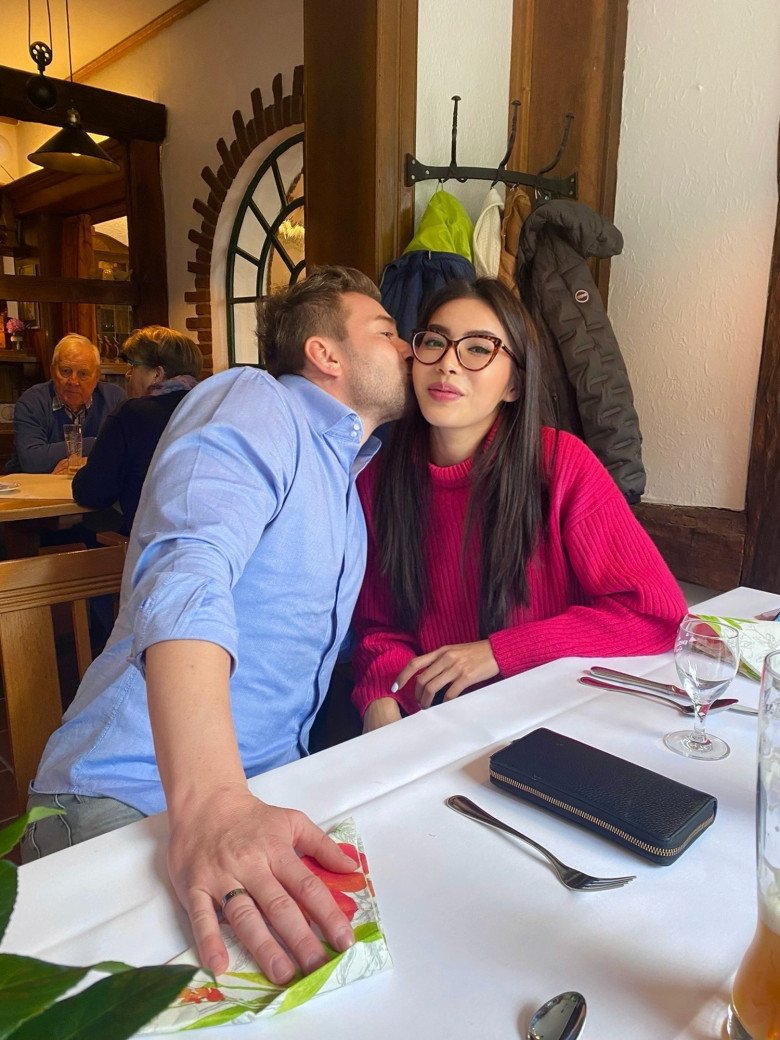 Minh Tú chủ động cầu hôn Chris khi đã sẵn sàng bước vào hôn nhân.