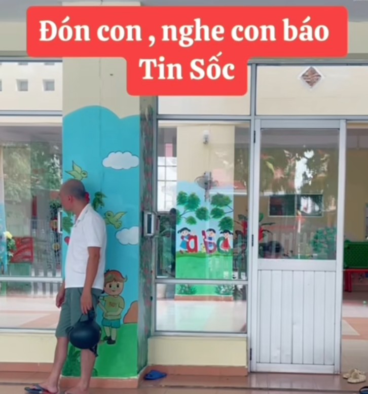 Đi đón con nghe cô bé báo tin sốc, ông bố Việt amp;#34;gục ngãamp;#34; ngay trước cửa lớp - 1