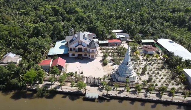 Hình ảnh về biệt thự và tháp thờ khang trang trên khu đất rộng lớn được anh Sung xây dựng